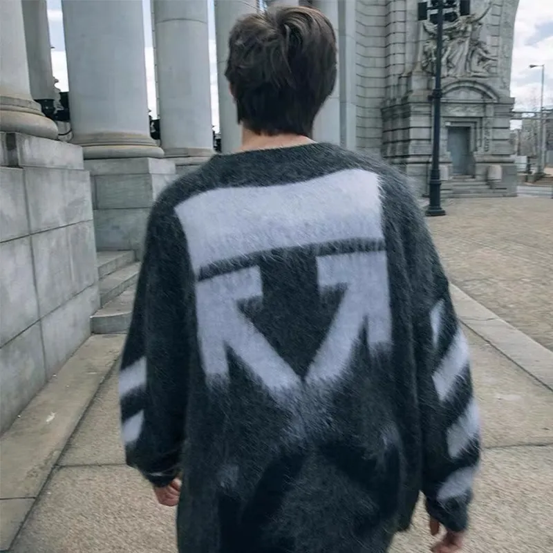 ♻️💯Upper body reference model picture❤️Top tested version OFFWHITE (OW) Gradient Mohair Striped Arrow Sweater Hoodie Gradient Rendering Arrow Couple Sweater Mohair sweater OW will be released every year🛒 The same style and ever-changing colors, really no girl does not love it, it is super suitable for wearing under a down jacket in winter, and will not be bloated! If the lower body is missing, their favorite os version🙋🏻‍♀️ intuitively adds natural softness and fairy beauty effect, which is the best choice! The upper body is lightweight and does not weigh down the body while keeping warm. The sleeves and the gradient arrow parts on the back are repeatedly patterned until the gradient level is satisfied before large-scale products are released. The craftsmanship is extremely demanding. Each sweater is woolen at least ten times to give it a plush, thick feel and good fluffiness! ✅ Fabric composition: 50% mohair 32 spandex 18% wool, three-level anti-pilling Color: gray-white gradient Size: XS/S (positive European size, size is too large) ⚠️Sweater cleaning method: Mohair is not the same as ordinary short-sleeved sweaters, and it is also different from other thick-line sweaters! Mohair is lighter and softer, so be careful not to machine wash it, not machine washable! ! emphasize! !  ⚠️Hand wash with warm water and cold water P:440